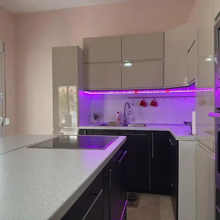 Aura Living Апартамент *