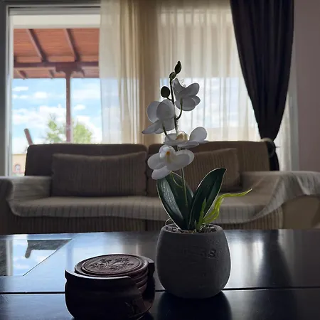 Aura Living Апартамент